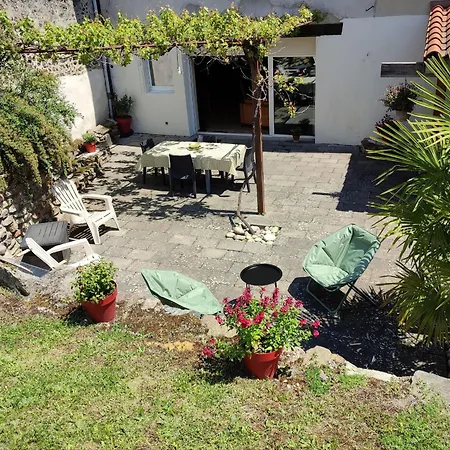 Couette-café Puy-en-velay : Charmant 2 Avec Jardin Clos, Proche Centre Historique Et Depart St Jacques. - Fr-1-582-459 Le Puy-en-Velay